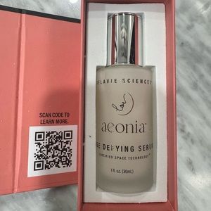 Aeonia space serum (by Delavie sciences)